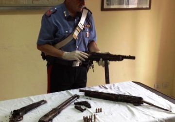 Macchia: in un terreno di via delle Zagare trovati 4 fucili e una pistola. Fermata una persona
