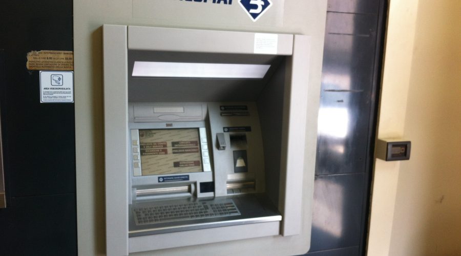 Fiumefreddo, tentano di agganciare bancomat del Credito Siciliano