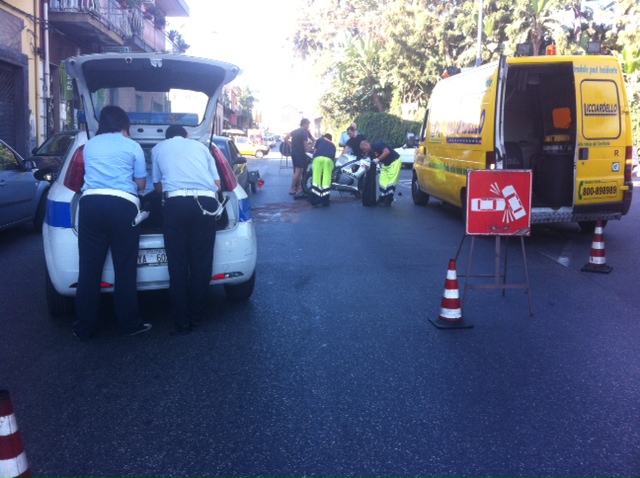 Giarre, incidente stradale sul viale Sturzo. Ferito un centauro di Nunziata