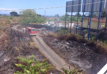 S.Maria la Strada vasto incendio di origine dolosa  VIDEO