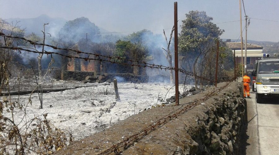 Macchia di Giarre, ennesimo incendio