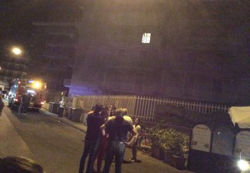 Giarre, incendio doloso in appartamento VIDEO