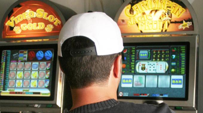 Dia Catania sequestra 500 mila euro a società che distribuisce videopoker