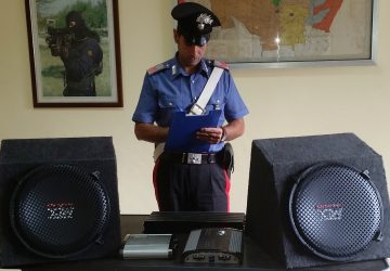 Giarre,trasformata auto in discoteca. Denunciato