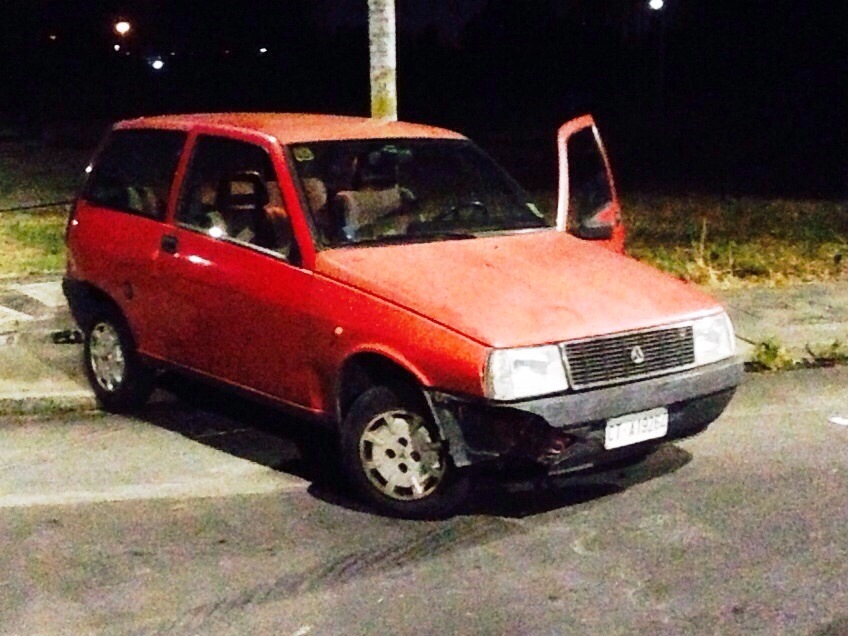 Catania, 21enne evade, ruba auto e sfonda un posto di blocco