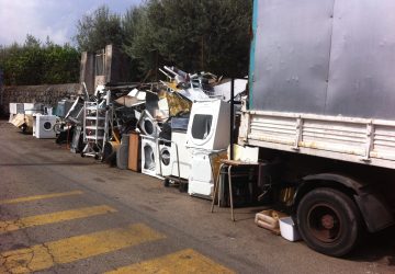 Giarre, scoperto deposito illegale di materiale ferroso: IL VIDEO DEL BLITZ