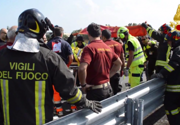 Autobotte Vigili del Fuoco ribaltata: deceduto il pompiere