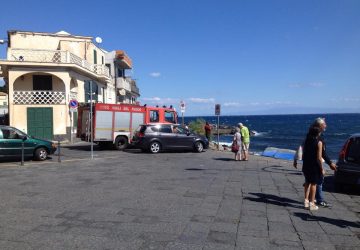 Torre Archirafi: vigili del fuoco intervengono in zona porto per un sub in difficolt&agrave;. Allarme rientrato