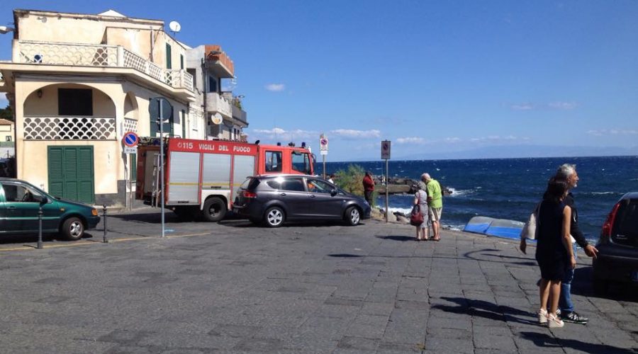 Torre Archirafi: vigili del fuoco intervengono in zona porto per un sub in difficoltà. Allarme rientrato