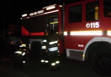 A18, incendio auto tra Giarre e Fiumefreddo