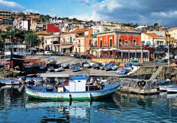 Aci Trezza, per le vie del paese la festa parrocchiale dei &ldquo;Santi carusi&rdquo;