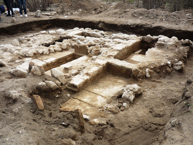 Calatabiano, scoperta necropoli romana