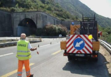 Autostrada Catania-Siracusa: tre operai dell&rsquo;Anas travolti e uccisi da un Tir