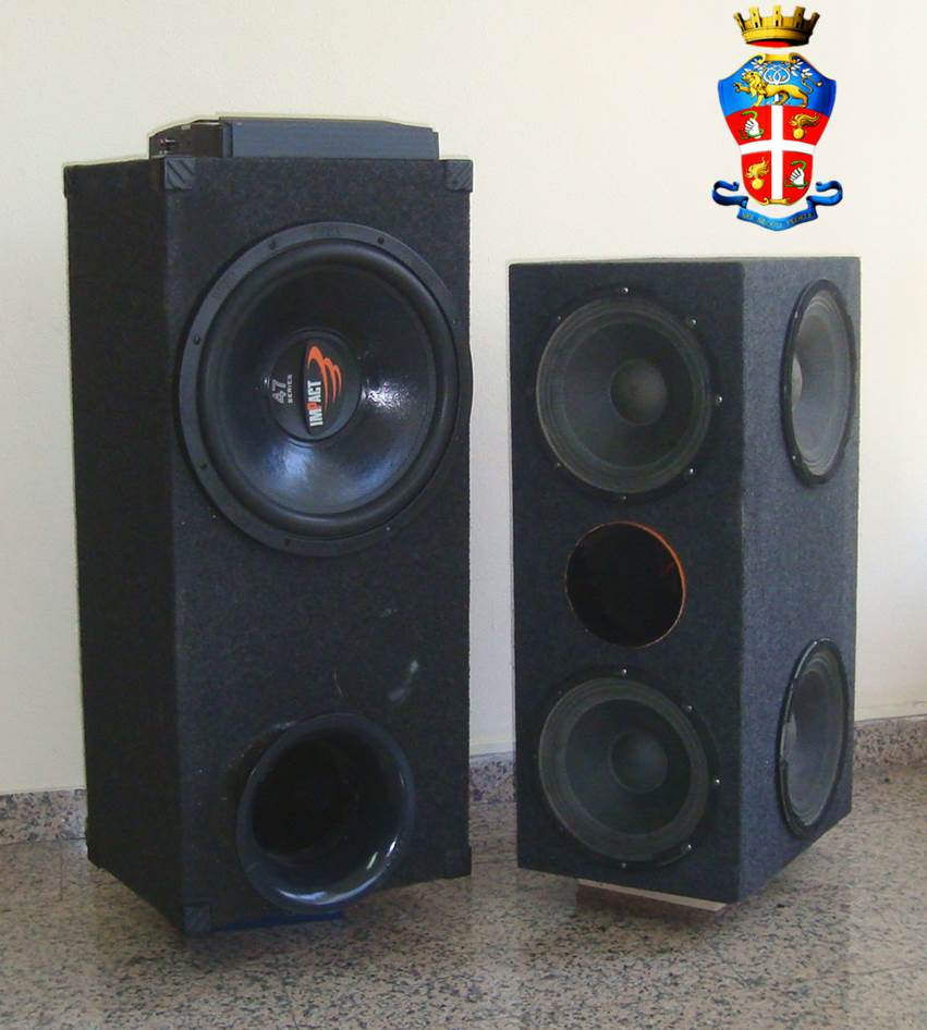 In auto impianti stereo “smisurati”, due denunce