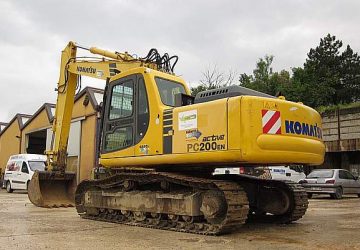 Macchia, ruba escavatore a Sciara: arrestato