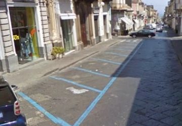 Giarre, strisce blu:  tutto come prima. Pi&ugrave; di prima