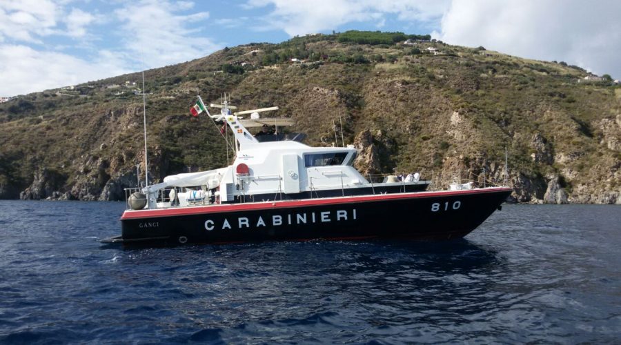 “Pizzicati” a cacciare capre da una barca