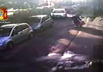 Commette scippo di inaudita violenza. Arrestato VIDEO