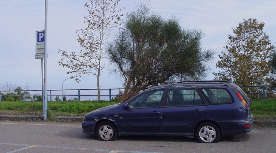 Parcheggio ospedale di Giarre: prima occorre rimuovere l’inerzia