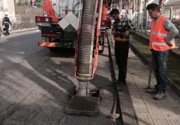 Giarre in fila per lo spurgo delle caditoie VD