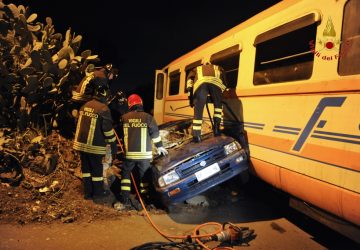 Misterbianco, auto travolta da Circumetnea: un morto