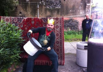 Giarre ha il suo imperatore. Villa Garibaldi ospita il suo piccolo trono VD