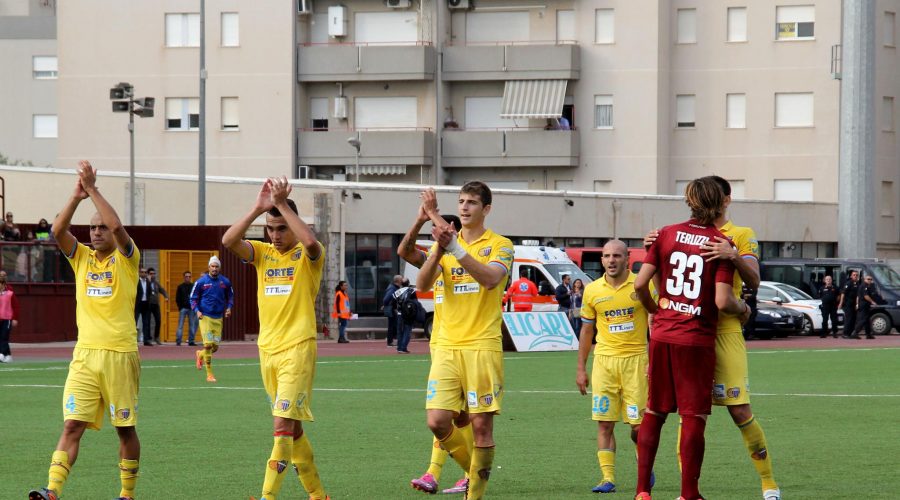 Trapani e Catania si dividono la posta in palio