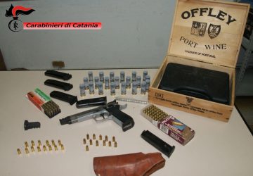 Patern&ograve;, deteneva armi in casa. Arrestato insospettabile