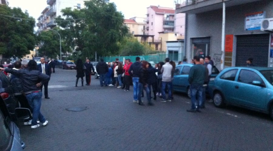 Giarre, alloggi via Carducci, esplode la protesta