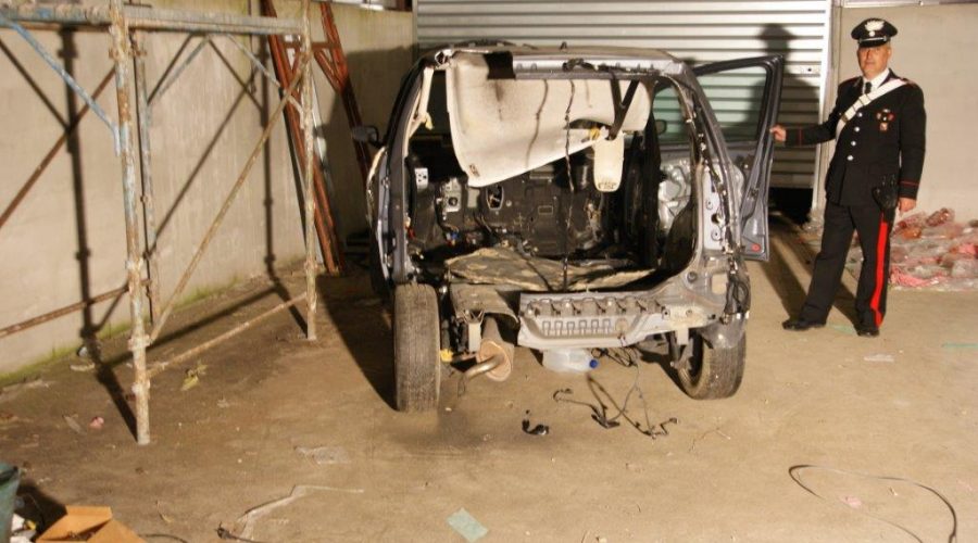 Giarre (frazione Sciara) scoperto deposito clandestino auto rubate