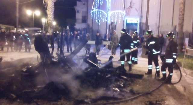 Giardini Naxos, zuccata di Natale si trasforma in incendio