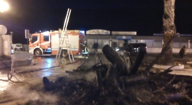Giardini Naxos, zuccata di Natale si trasforma in incendio