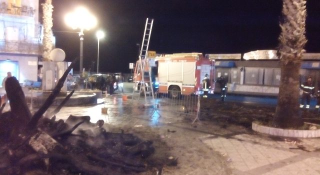 Giardini Naxos, zuccata di Natale si trasforma in incendio