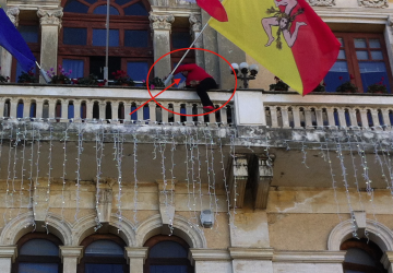 Riposto, clamorosa protesta di una dipendente