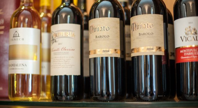 Stai già pensando ai tuoi regali di Natale? Scegli un regalo diVino! “Antichi Vinai 1877”, enoteca a Riposto