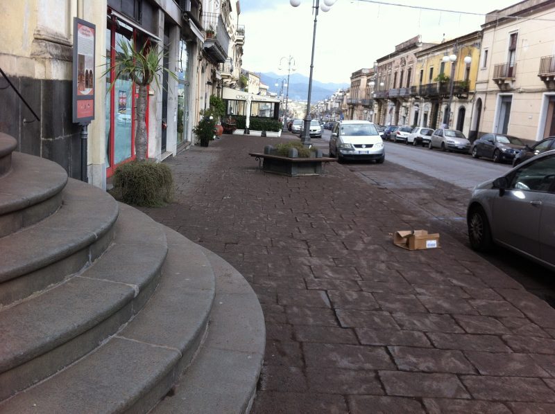 Etna, Giarre di nuovo ricoperta dalla cenere. Varata ordinanza per disciplinare i limiti di velocità