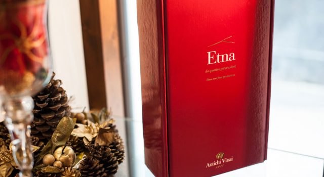 Stai già pensando ai tuoi regali di Natale? Scegli un regalo diVino! “Antichi Vinai 1877”, enoteca a Riposto