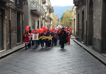 Natale di solidariet&agrave; a Randazzo con i bimbi delle scuole