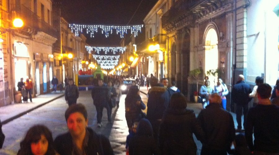 Giarre, un polveroso e desolante bianco Natale