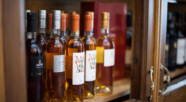 Stai già pensando ai tuoi regali di Natale? Scegli un regalo diVino! “Antichi Vinai 1877”, enoteca a Riposto