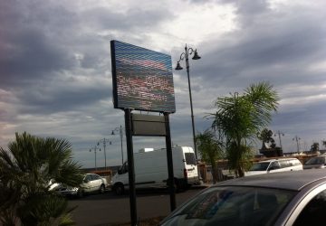 Riposto, collocati in citt&agrave; due schermi interattivi