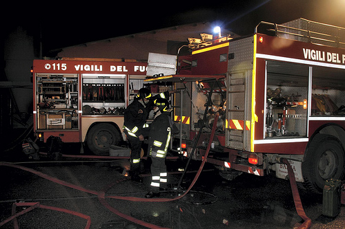 Nunziata, incendio nella notte di una villetta. Intervento dei Vvf
