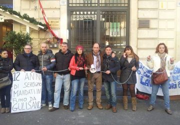 Misterbianco, licenziati e rimpiazzati. Sit in alla Prefettura