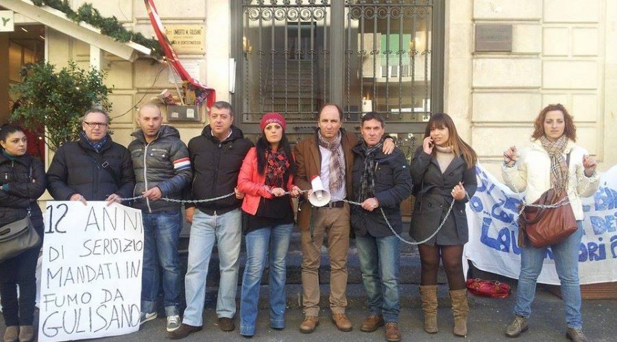 Misterbianco, licenziati e rimpiazzati. Sit in alla Prefettura