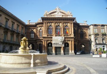 Catania, scippa una coppietta ma viene arrestato