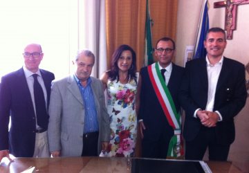 Politica Giarre: il giocattolo si &egrave; rotto. A Natale arriva il regalo?