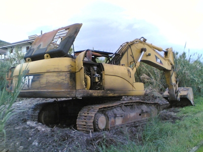 Giarre, in fiamme escavatore a Miscarello