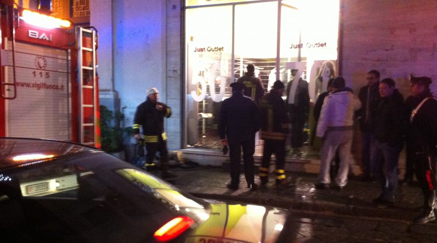 Giarre, attentato a negozio di corso Italia VIDEO