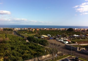 Giarre, in fiamme vettura di commerciante di auto: forse una ritorsione