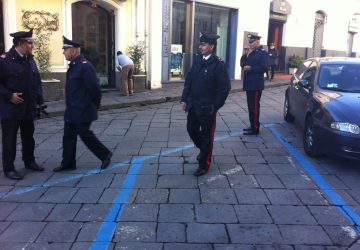 Giarre, drammatica spedizione punitiva in centro. Pregiudicato 40enne picchiato e poi caricato a forza in auto